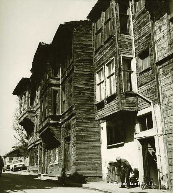 18- Eski bir İstanbul sokağı