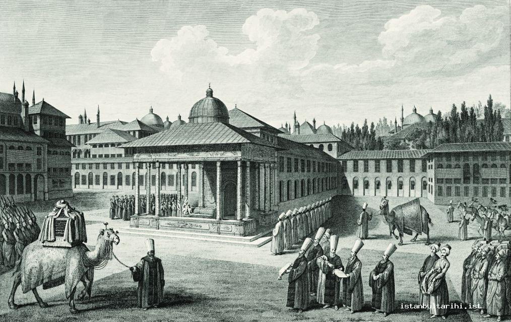 9- Topkapı Sarayı’ndaki Mermerlik Kasrı’nda Mekke’ye gidecek surrenin surre eminine teslimi (d’Ohsson)