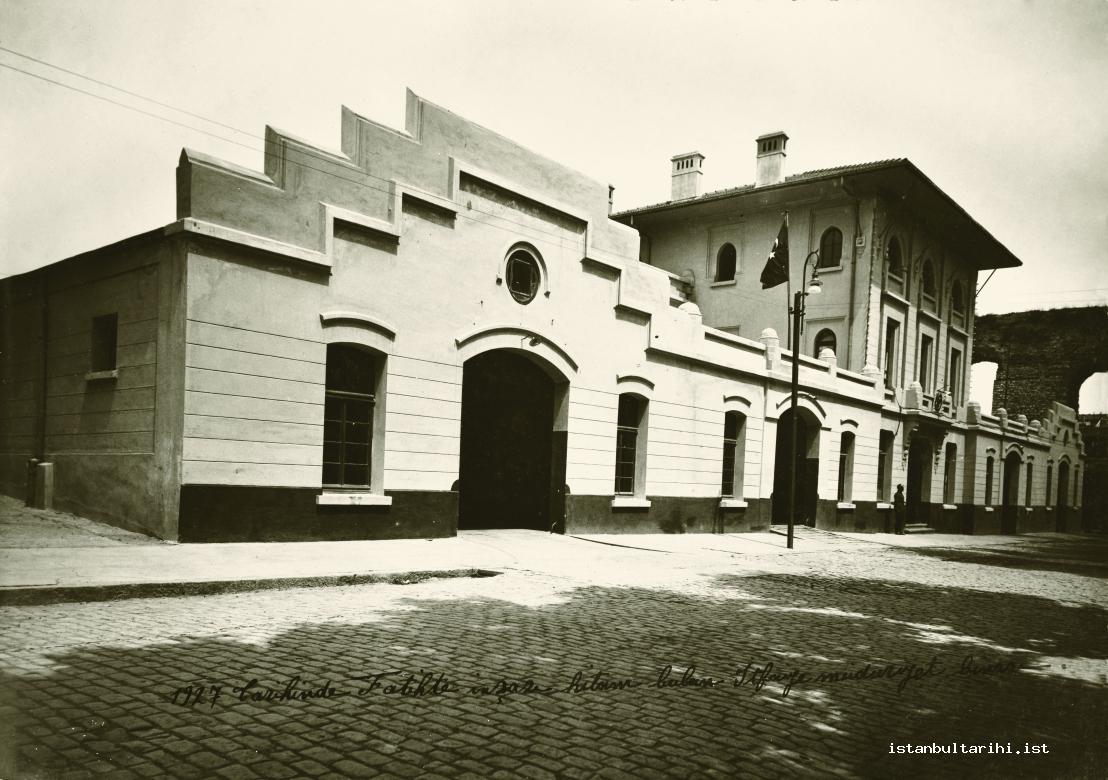 18- Fatih Belediye binası (İBB, Atatürk Kitaplığı)