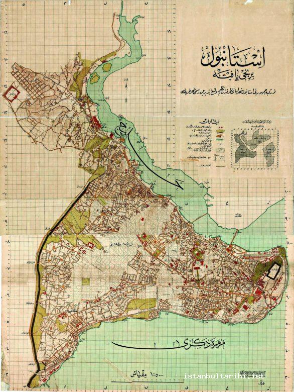 25- “Türkiye Cumhuriyeti İstanbul Şehremâneti tarafından tanzim ve tab‘ ettirilen” İstanbul Planı. Bu planda, resmî binalar, camiler, türbeler, mektepler, hastahaneler, park ve bahçeler, mezarlıklar, şehir surları, cadde ve yollar, tramvay hattı gösterilmiştir. (İBB, Atatürk Kitaplığı)