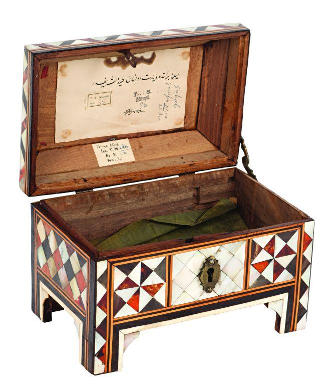 13- Sakal-ı Şerif muhafaza kutusu (İstanbul Türbeler ve Müzeler Müdürlüğü)